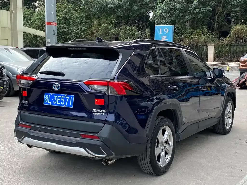 Toyota RAV4 2023 из CN, фото 4