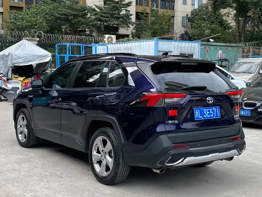 Toyota RAV4 2023 из CN, фото 9