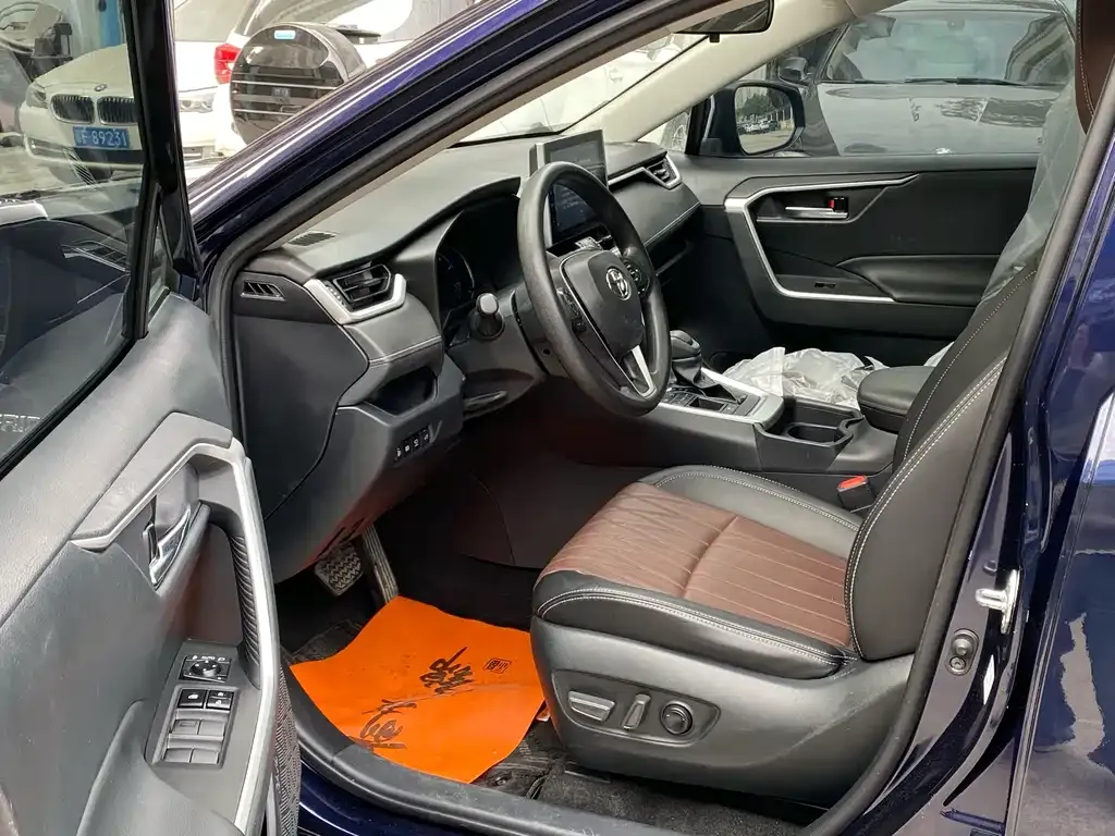 Toyota RAV4 2023 из CN, фото 8