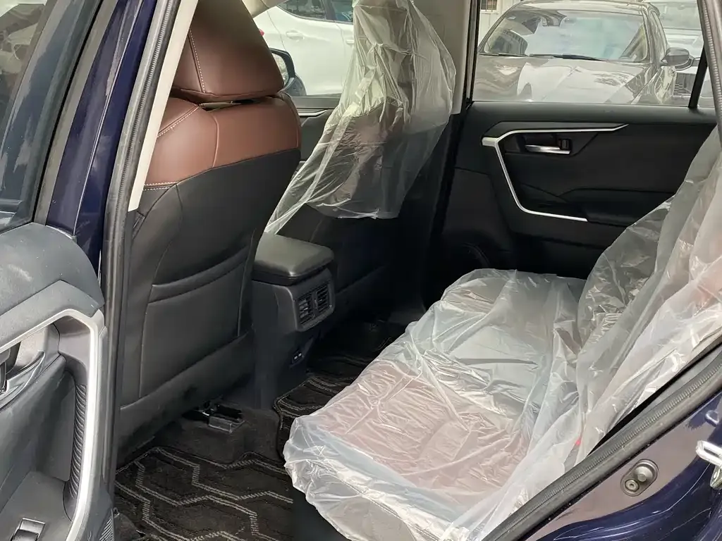 Toyota RAV4 2023 из CN, фото 3