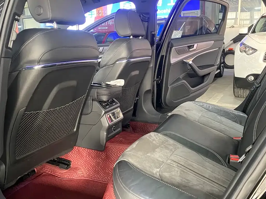 Audi A6L 2022 из CN, фото 6