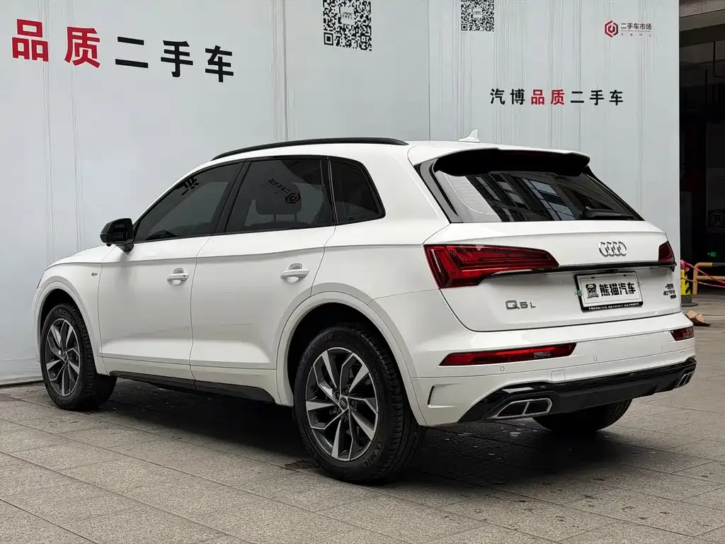 Audi Q5L — фото 10