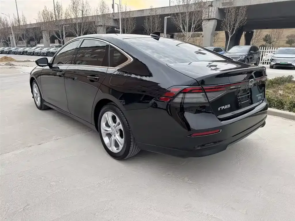 Honda Accord — фото 10