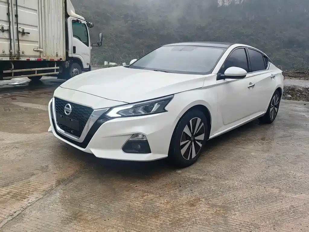 Nissan Teana — фото 1