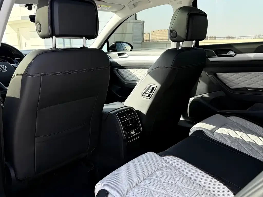 Volkswagen Magotan 2024 из CN, фото 7