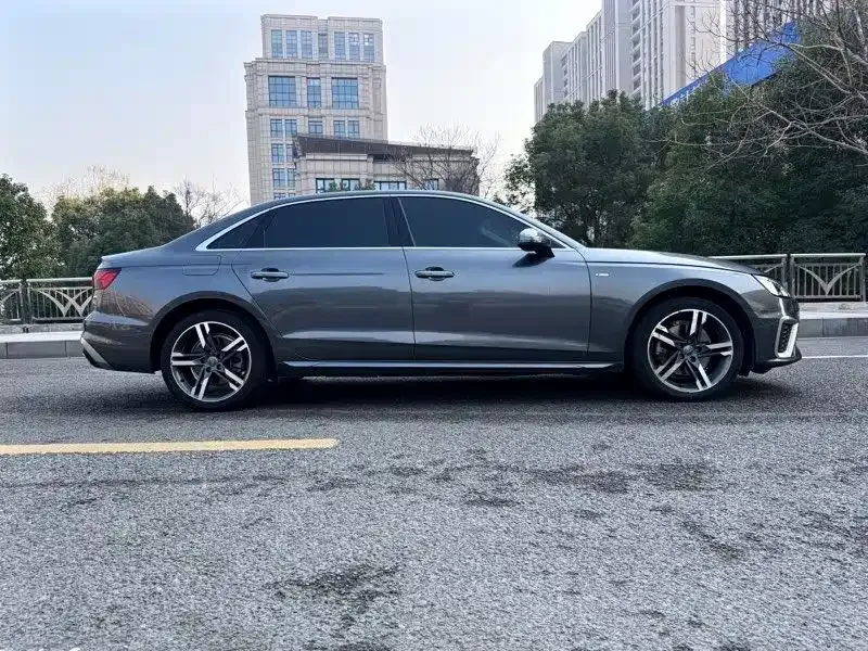 Audi A4L 2022 из CN, фото 7