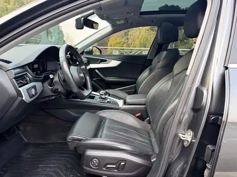 Audi A4L 2022 из CN, фото 2