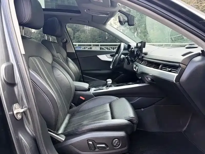 Audi A4L 2022 из CN, фото 4