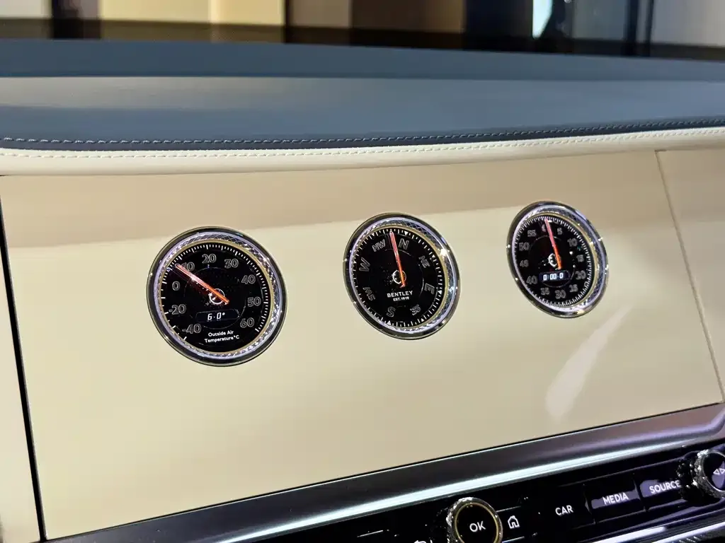 Bentley Flying Spur 2024 из CN, фото 9