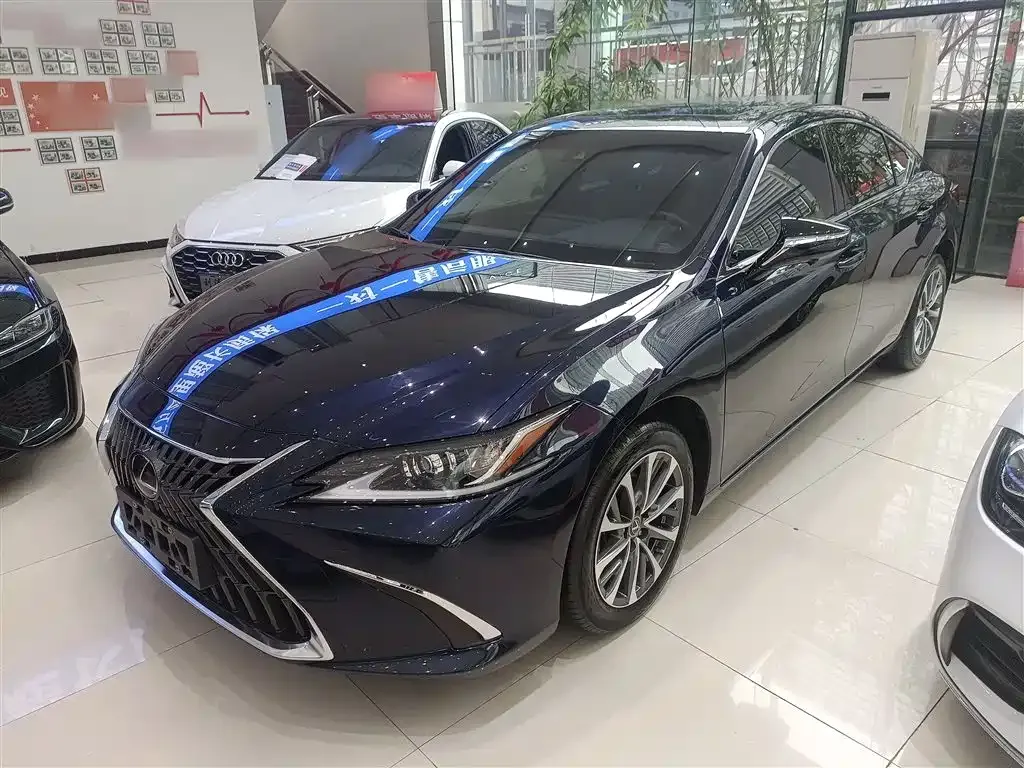 Lexus ES — фото 1
