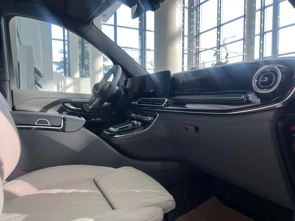 Mercedes-Benz V-Class 2025 из CN, фото 5