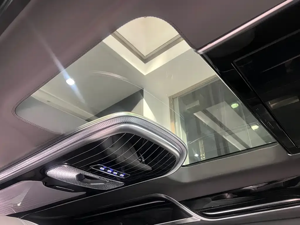 Mercedes-Benz V-Class 2025 из CN, фото 2