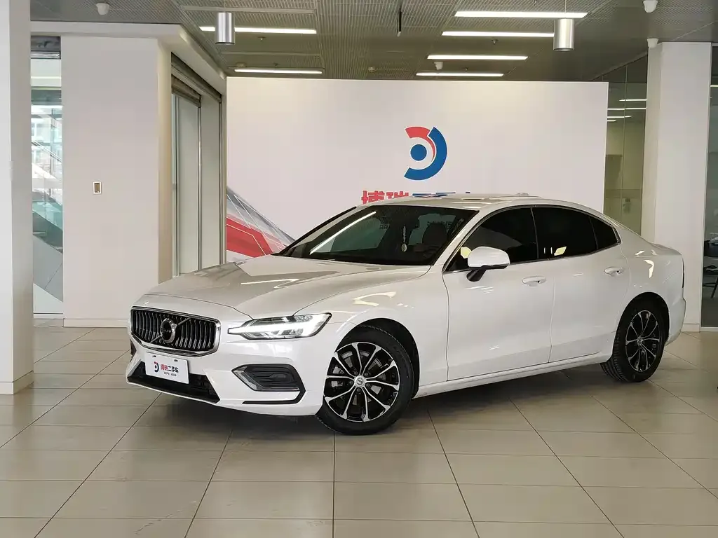 Volvo S60 2022 из CN, фото 1