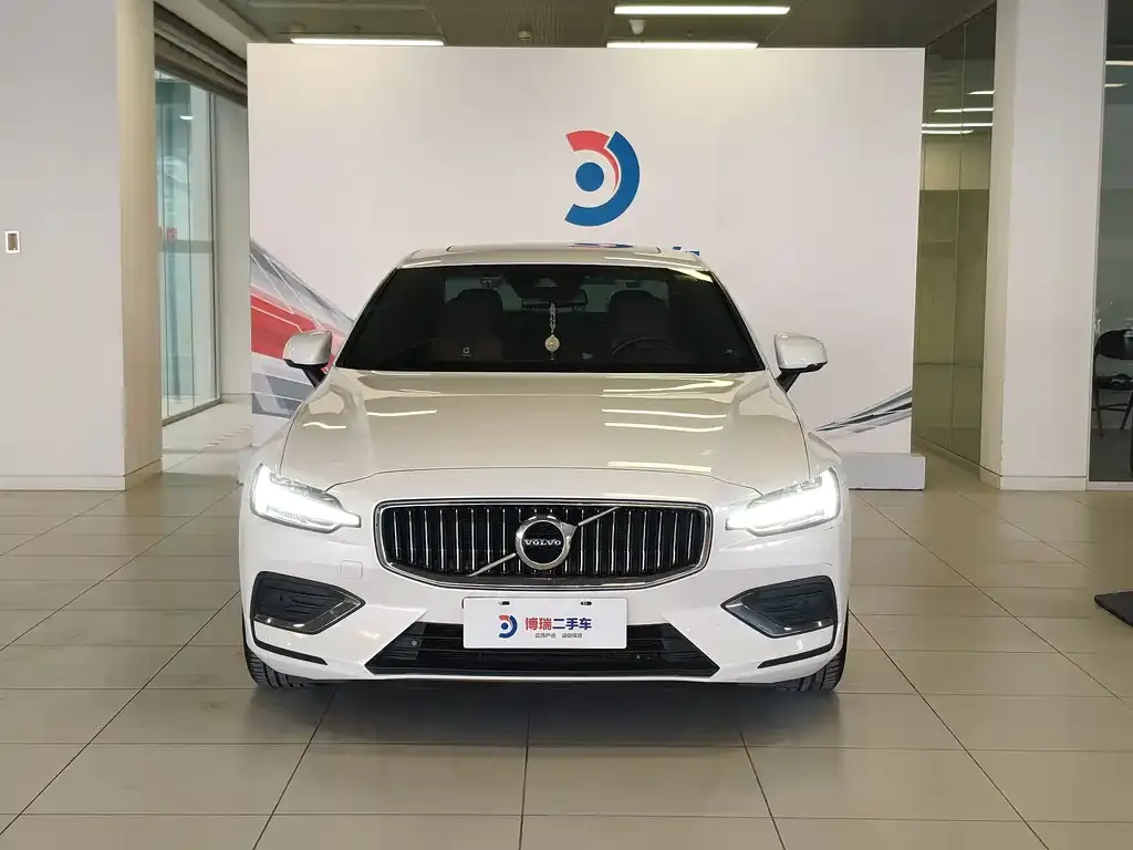Volvo S60 2022 из CN, фото 2