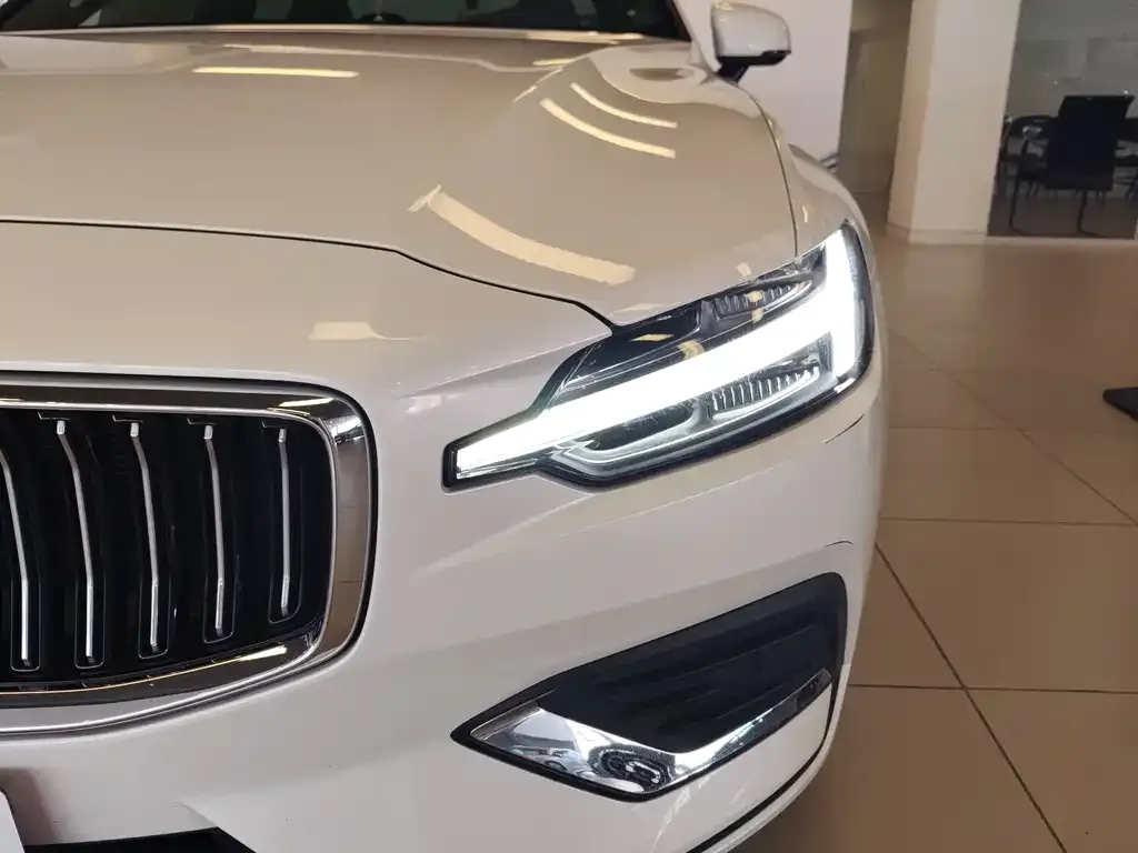 Volvo S60 2022 из CN, фото 4