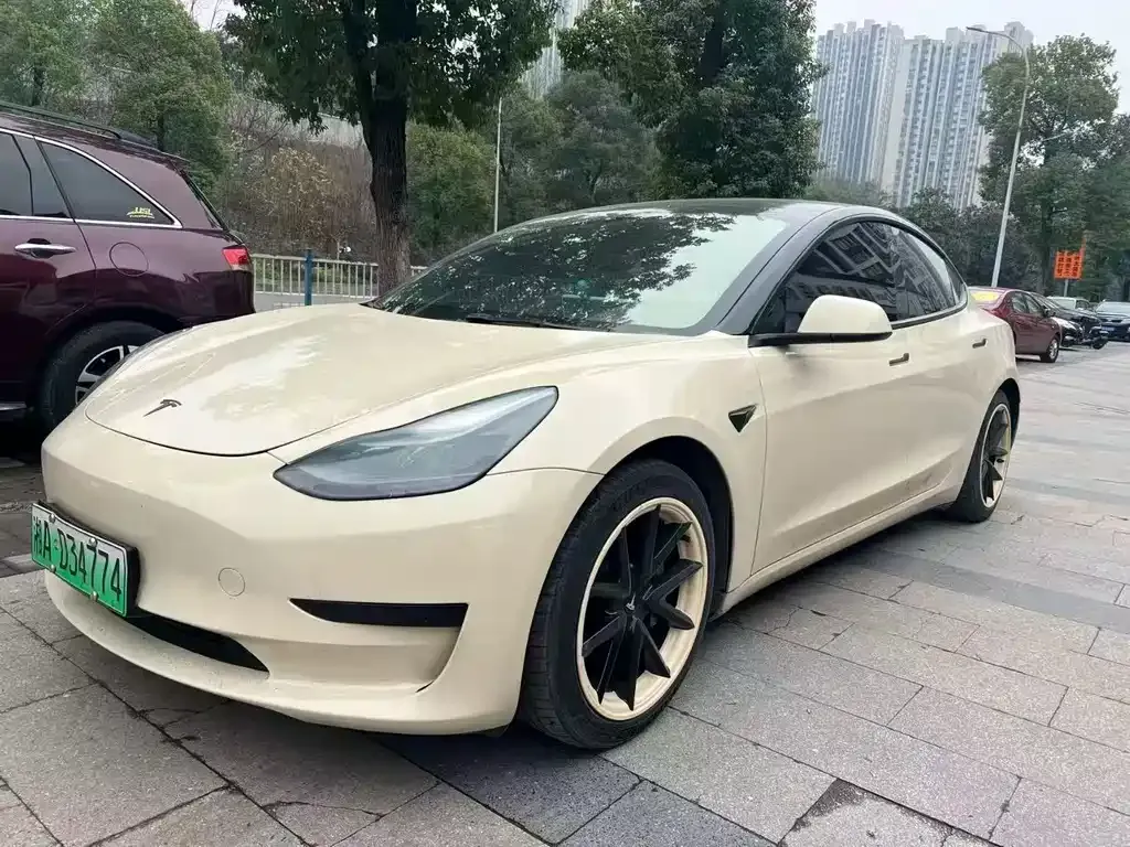 Tesla Model 3 — фото 1