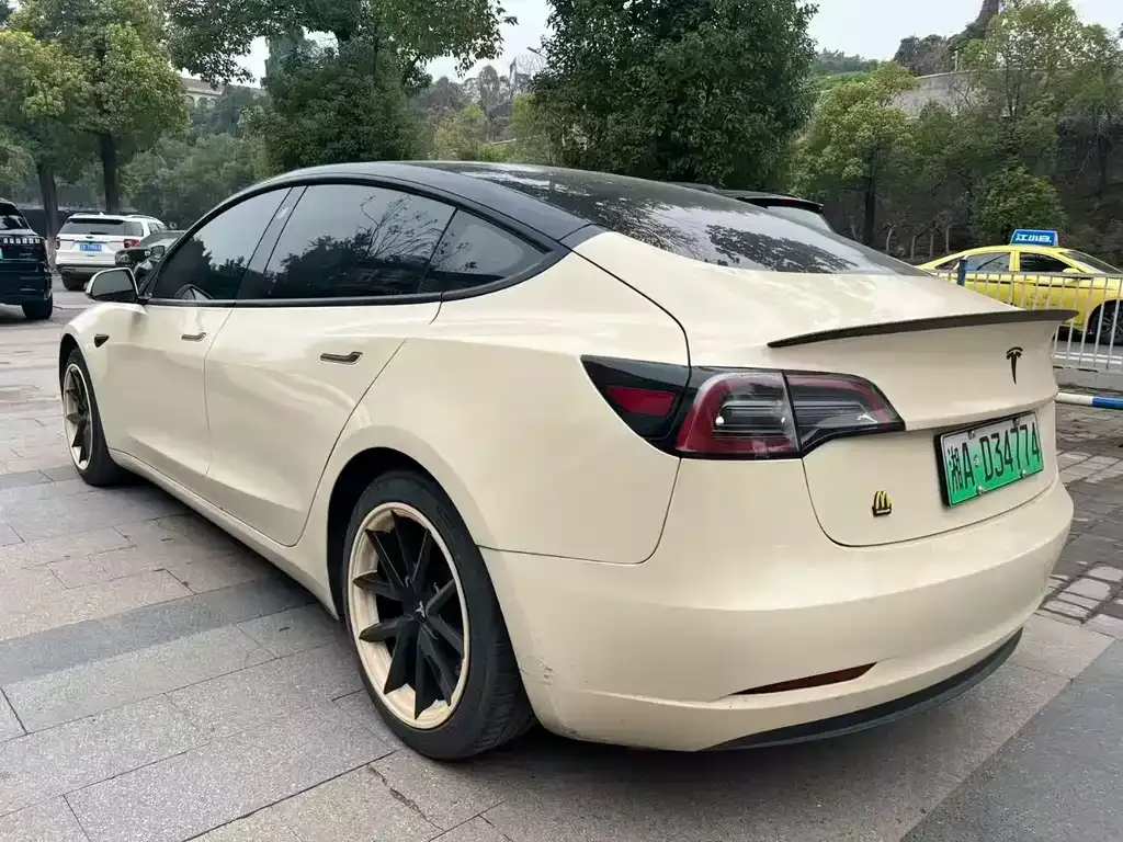 Tesla Model 3 — фото 4