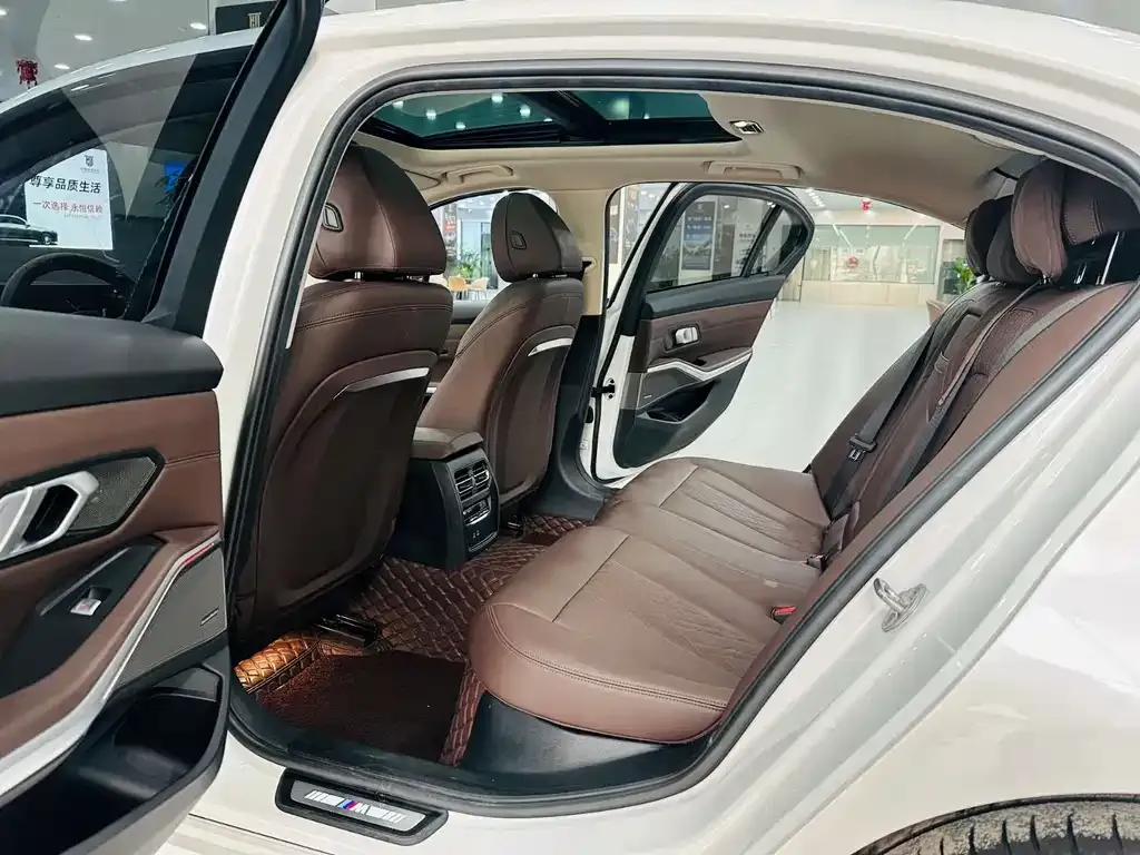 BMW 3 Series 2023 из CN, фото 6