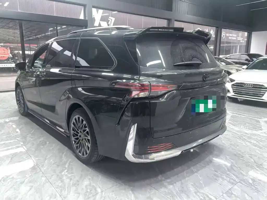 Toyota Sienna 2023 из CN, фото 8
