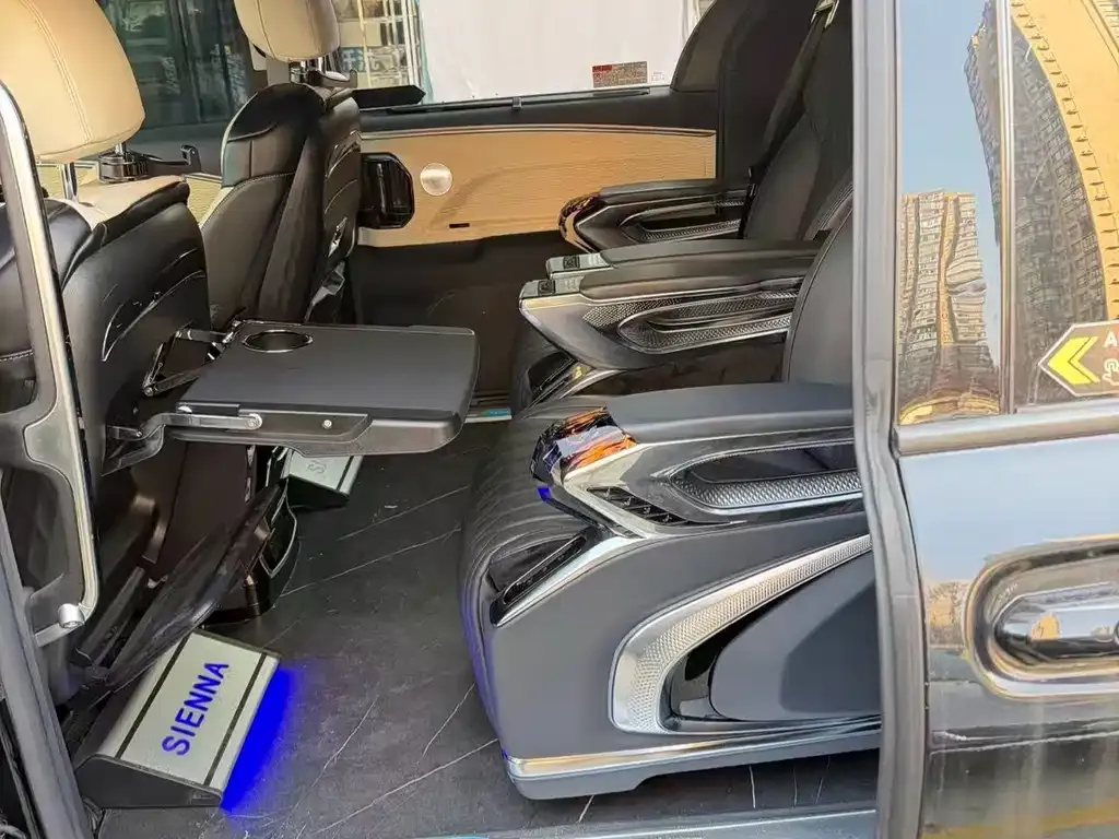 Toyota Sienna 2023 из CN, фото 9