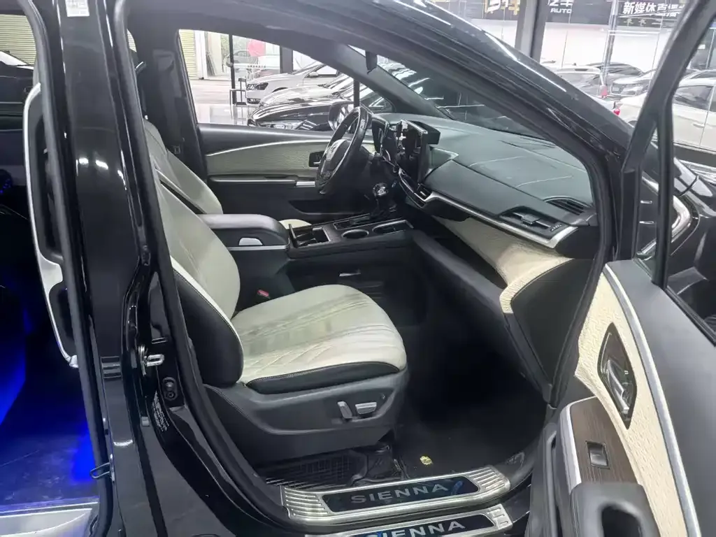 Toyota Sienna 2023 из CN, фото 10