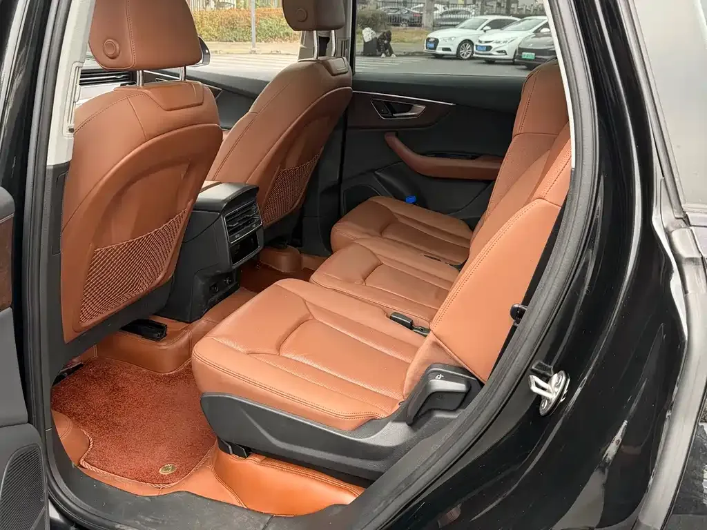 Audi Q7 2022 из CN, фото 2