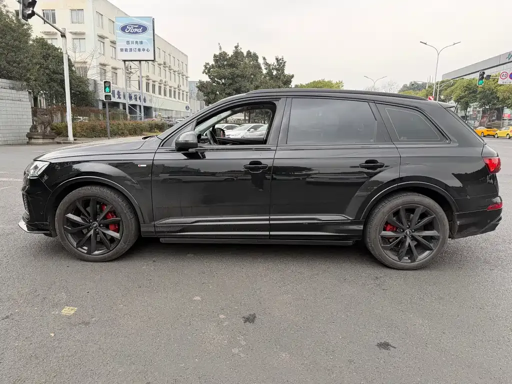 Audi Q7 2022 из CN, фото 9