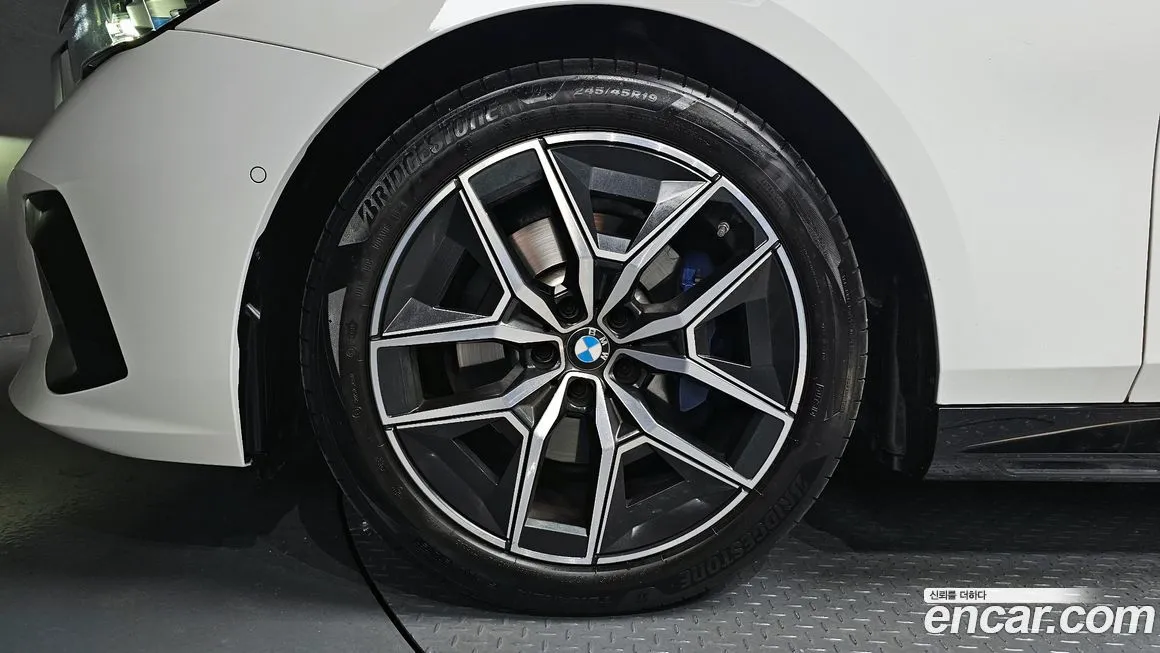 BMW 5-Series 2025 из KR, фото 7