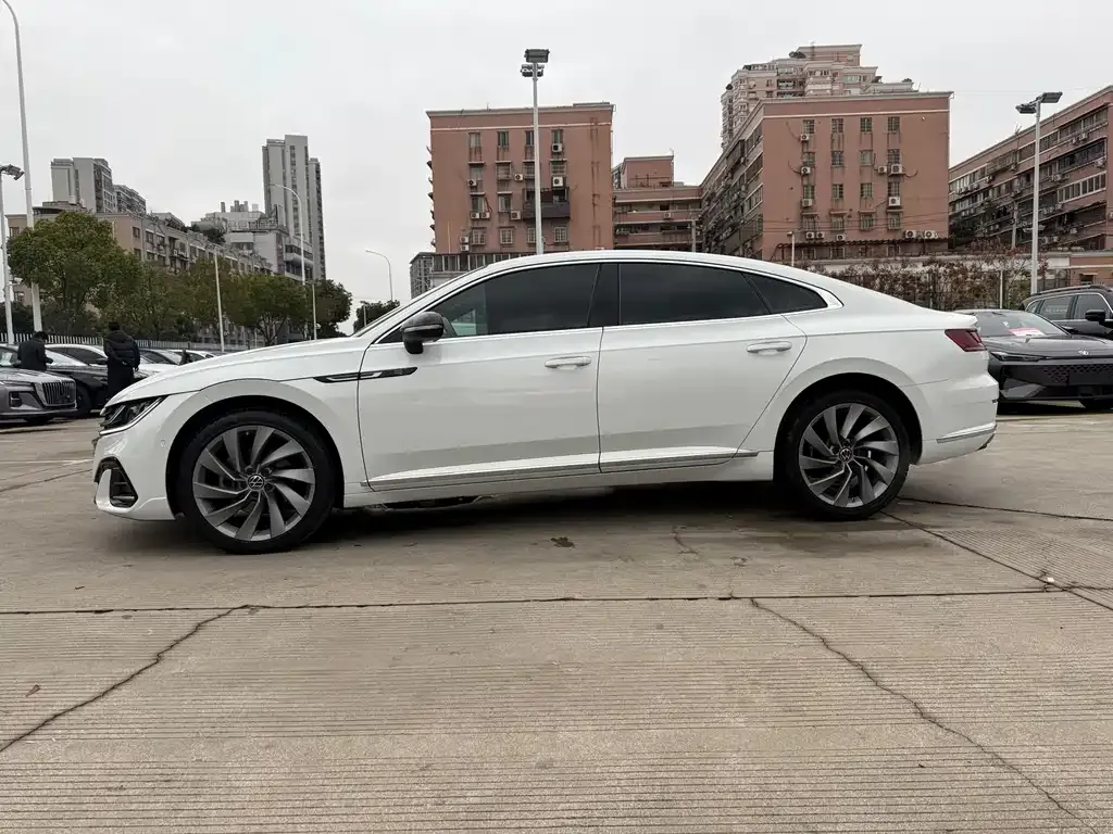Volkswagen CC 2023 из CN, фото 2
