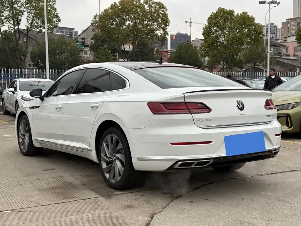 Volkswagen CC 2023 из CN, фото 8
