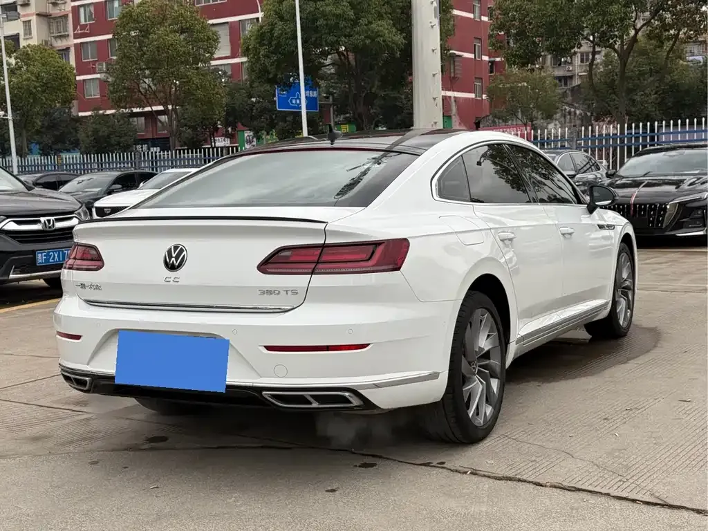 Volkswagen CC 2023 из CN, фото 9