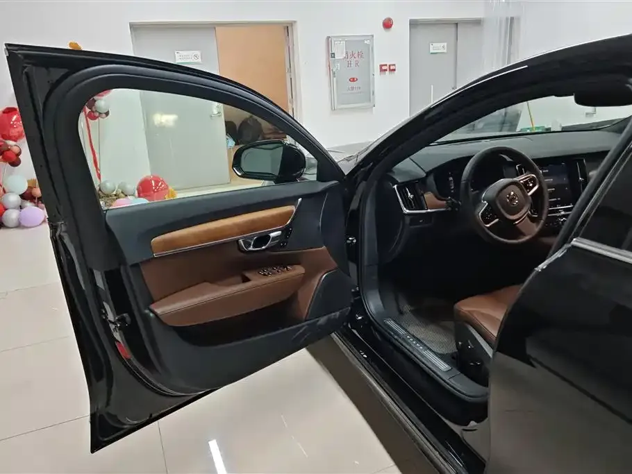 Volvo S90 2024 из CN, фото 5