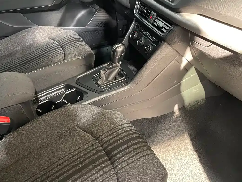 Volkswagen Tharu 2022 из CN, фото 8