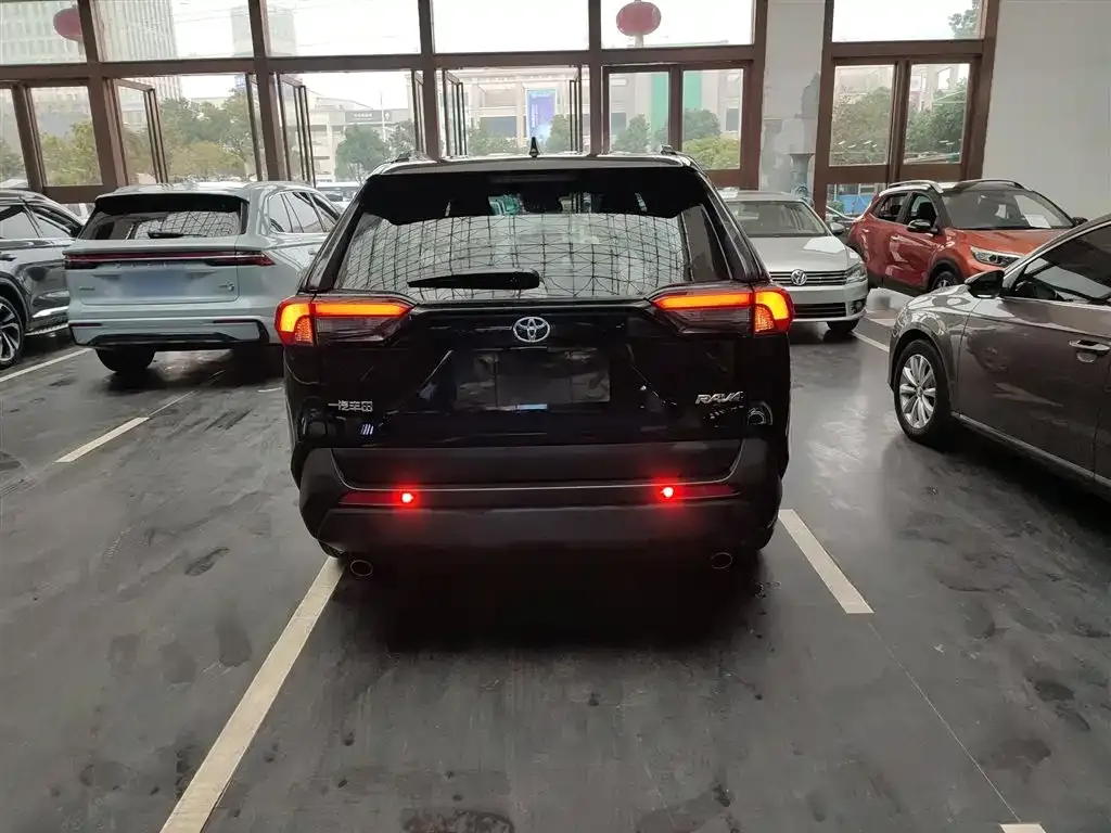 Toyota RAV4 2024 из CN, фото 4