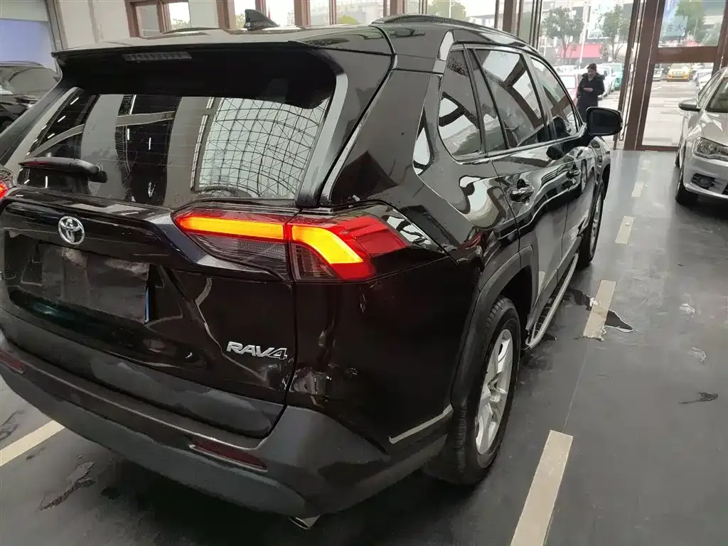 Toyota RAV4 2024 из CN, фото 9