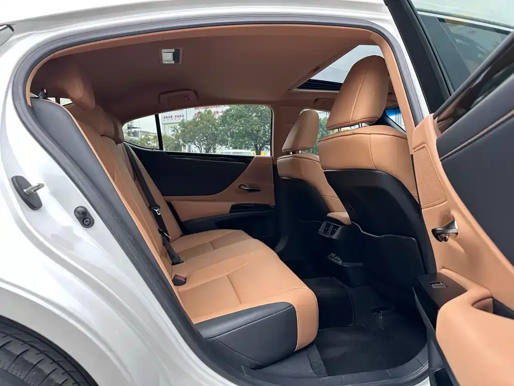 Lexus ES 2023 из CN, фото 5