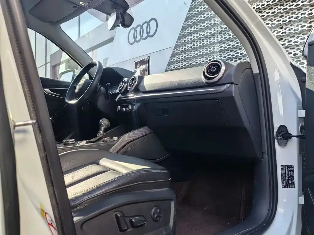 Audi Q2L 2024 из CN, фото 5