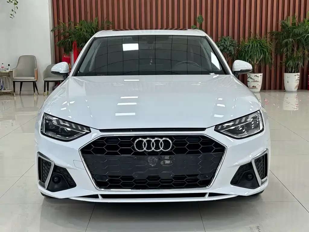 Audi A4L — фото 1