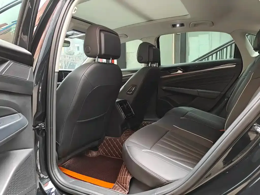 Volkswagen Passat 2024 из CN, фото 10