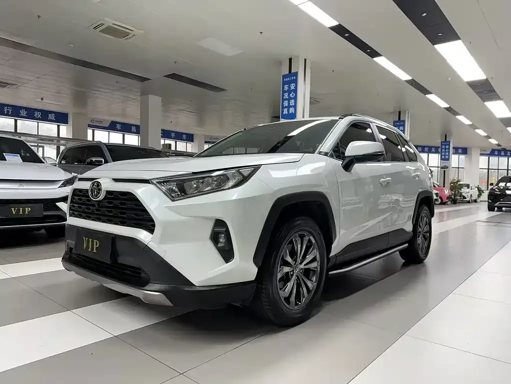 Toyota RAV4 2024 из CN, фото 1