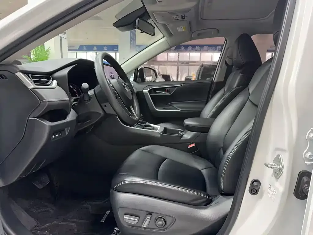 Toyota RAV4 2024 из CN, фото 8