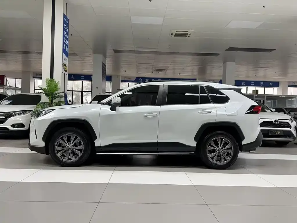 Toyota RAV4 2024 из CN, фото 4