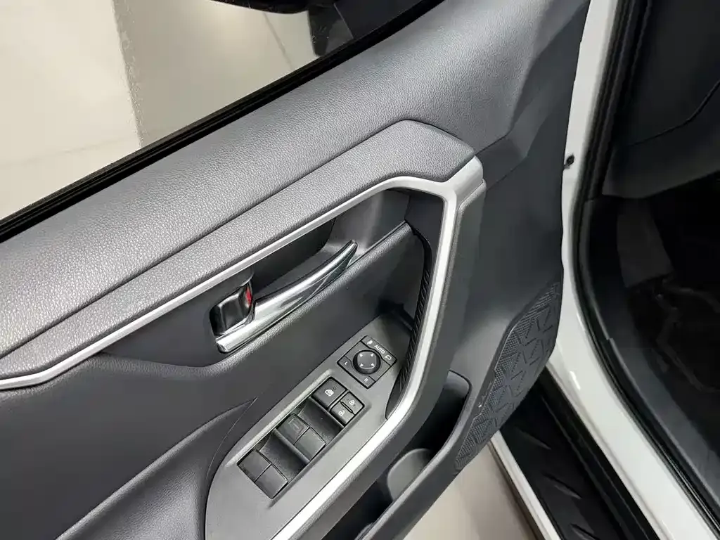 Toyota RAV4 2024 из CN, фото 5