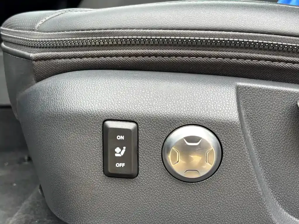 Hongqi E-QM5 2024 из CN, фото 10