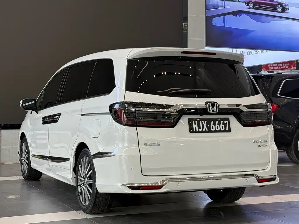 Honda Elysion 2023 из CN, фото 4