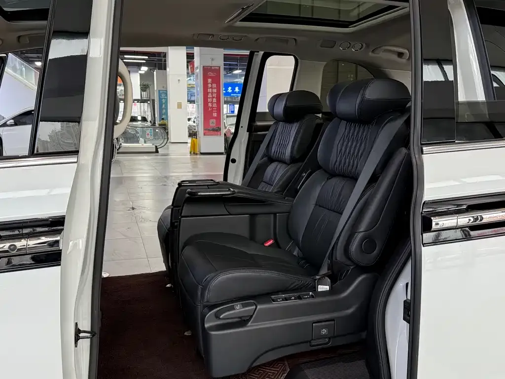 Honda Elysion 2023 из CN, фото 9