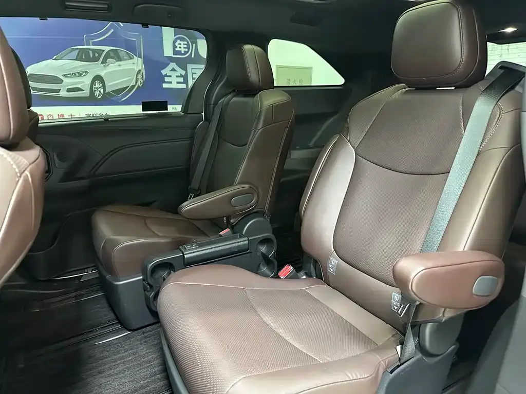 Toyota Granvia 2025 из CN, фото 9