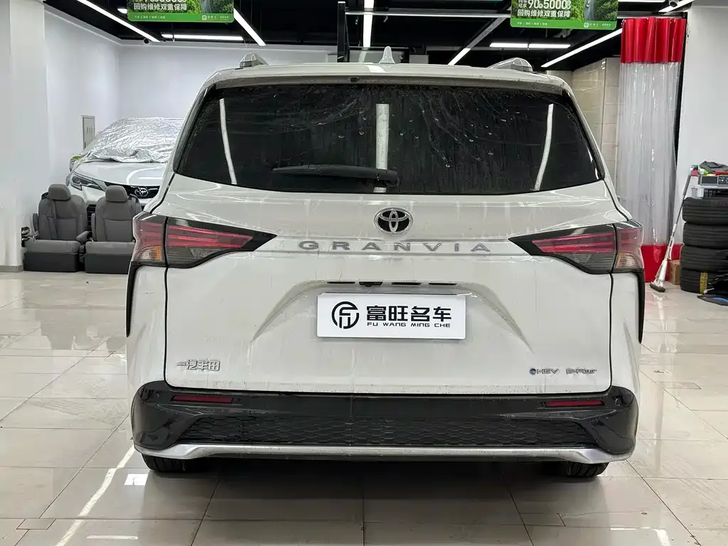Toyota Granvia 2025 из CN, фото 2