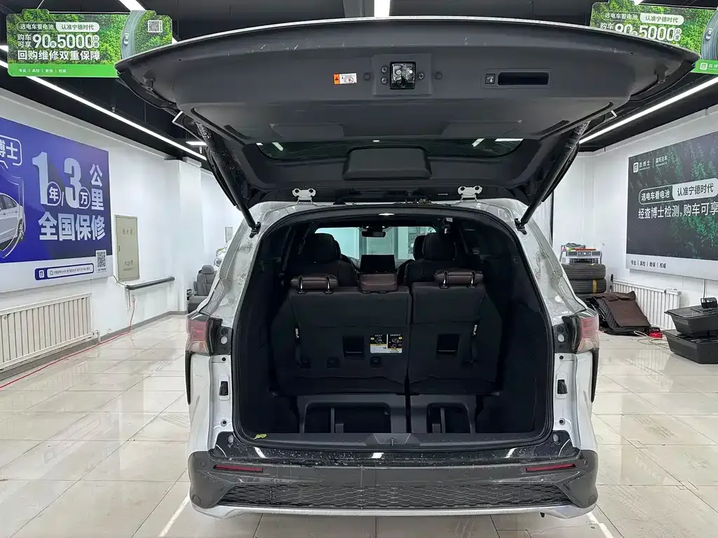 Toyota Granvia 2025 из CN, фото 4