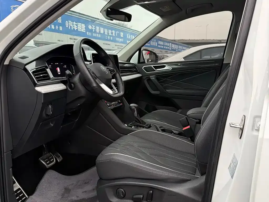 Volkswagen Tiguan L 2023 из CN, фото 2